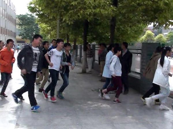 埠中防震演练 埠中防震演练